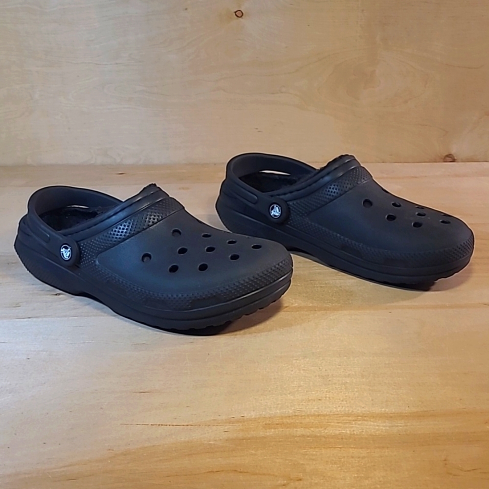Crocs Fur Lined Black Unisex Adult Clogs - Picture 2 of 10